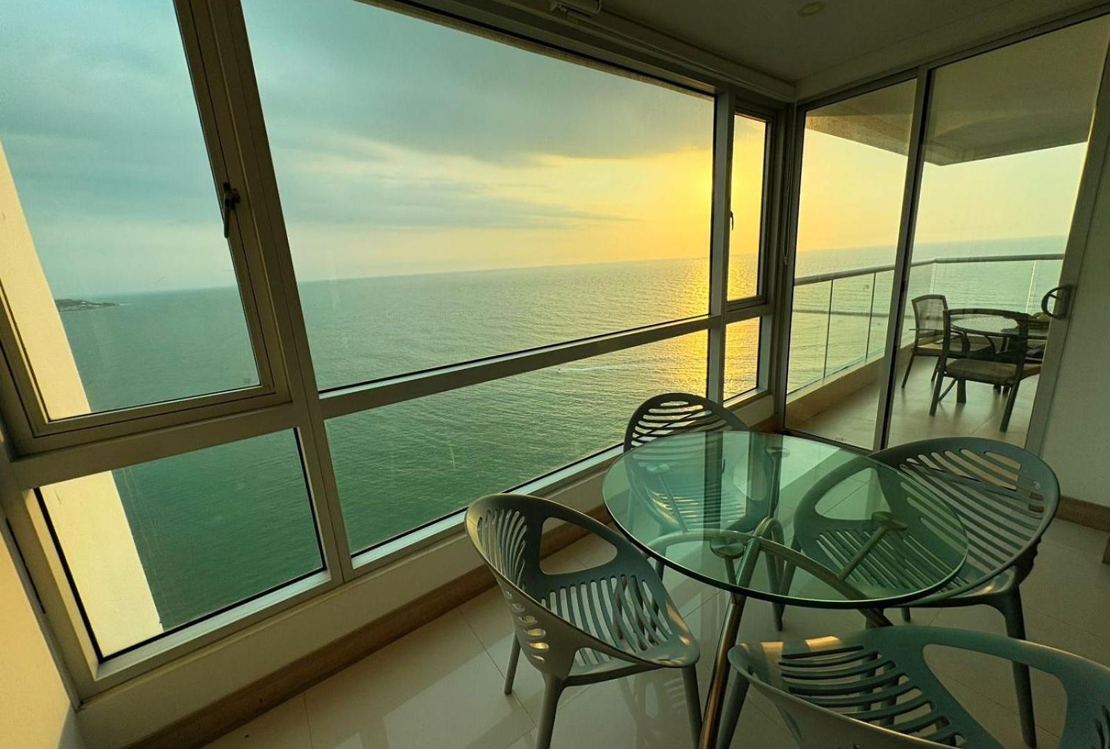 Palmetto Sunset Cartagena