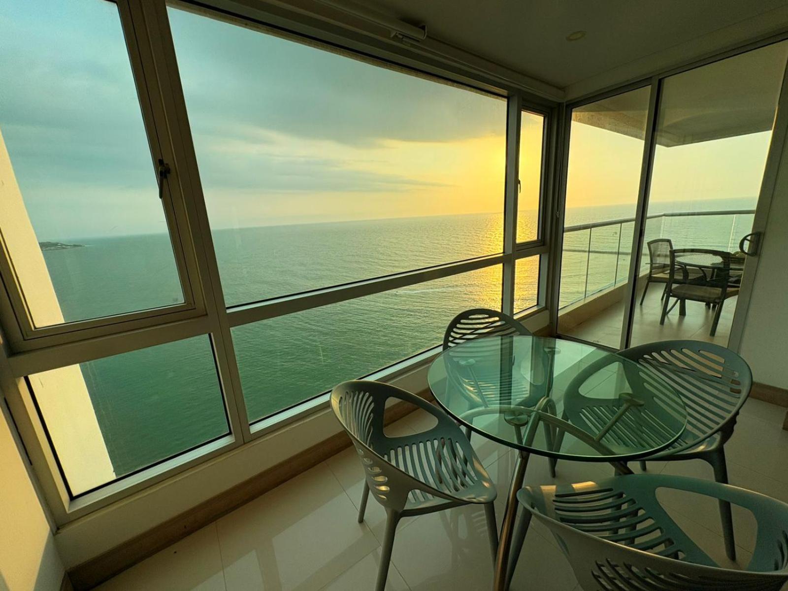 Palmetto Sunset Cartagena